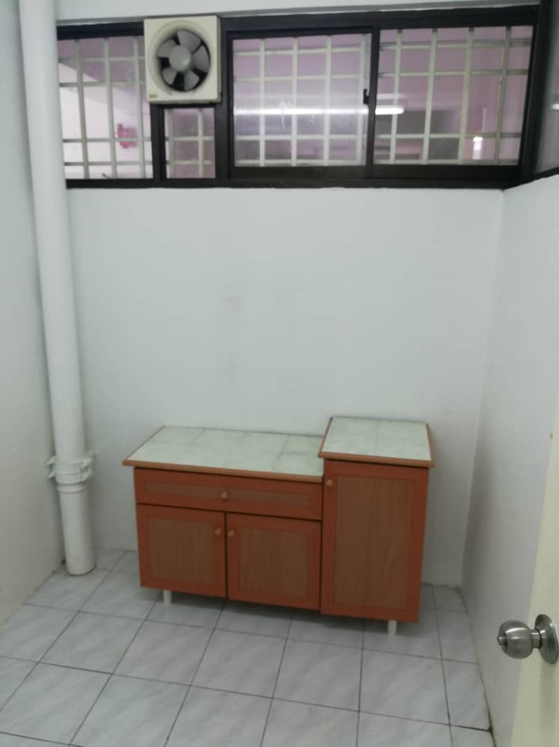 Halaman Kristal Krystal Jelutong 1100sf 1Car park - photo 5