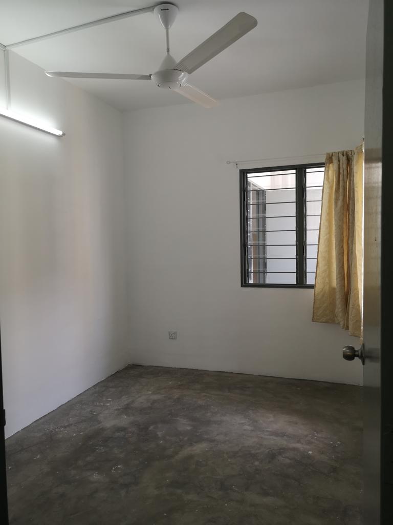 Mercury Apartement Teluk Kumbar 700sf, 3 bed room - photo 3