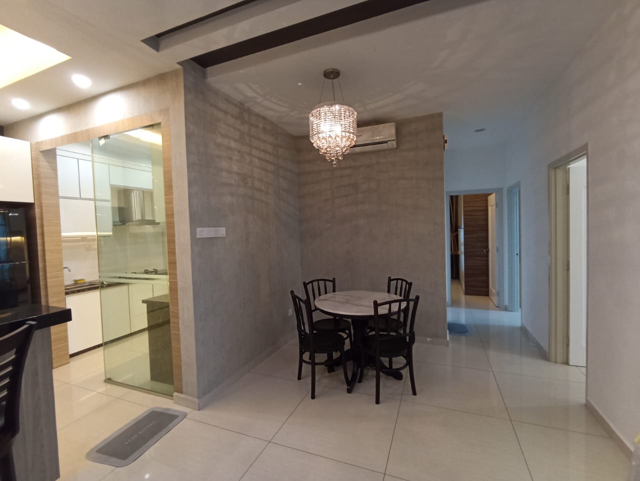 Boulevard Condo Move In condition 1197sf Corner - photo 4