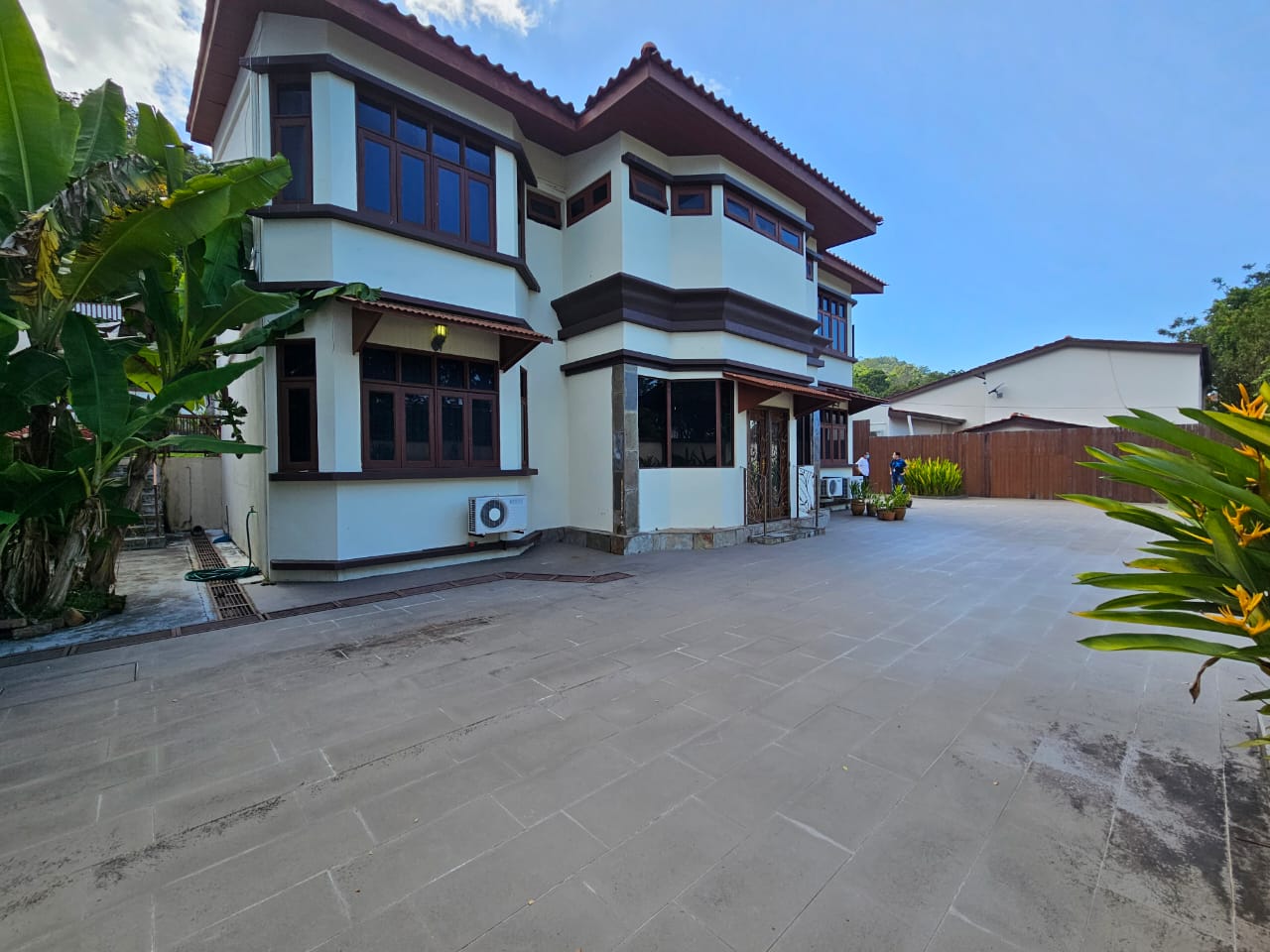 2 Storey Bungalow Taman Jesselton 7800sf Renovated - photo 2