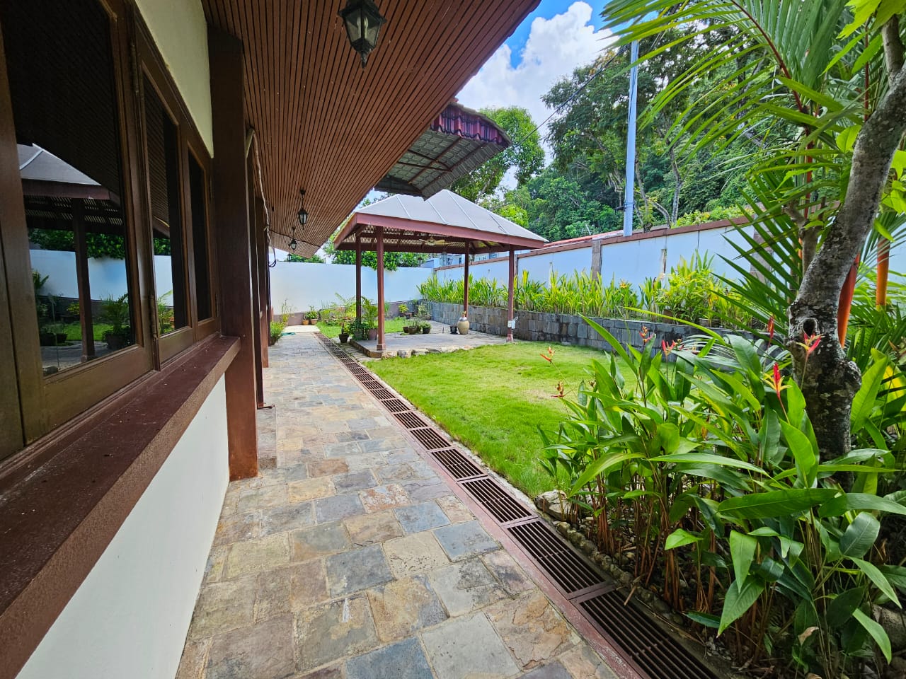 2 Storey Bungalow Taman Jesselton 7800sf Renovated - photo 4