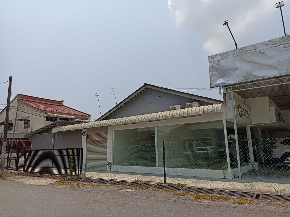 Greenlane Jalan Masjid Negeri Facing Main Road - photo 2