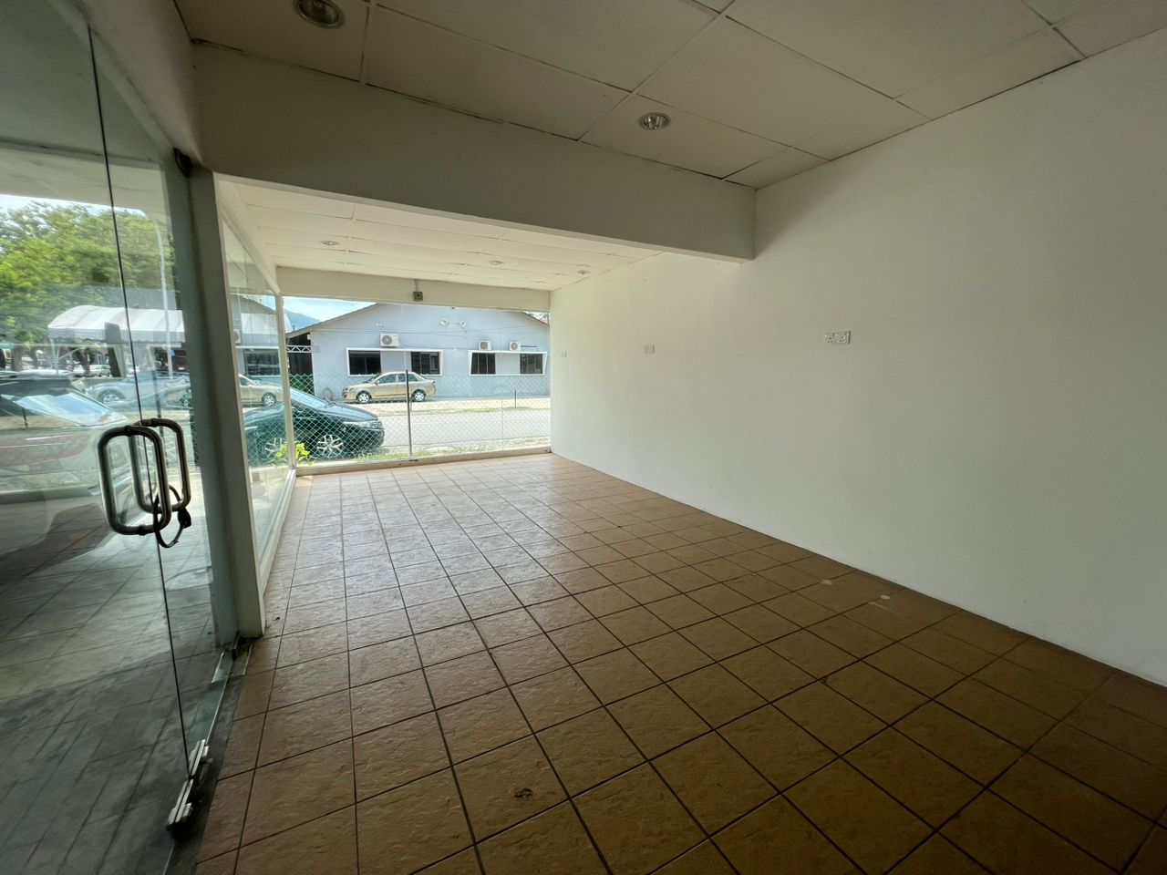 Greenlane Jalan Masjid Negeri Facing Main Road - photo 10