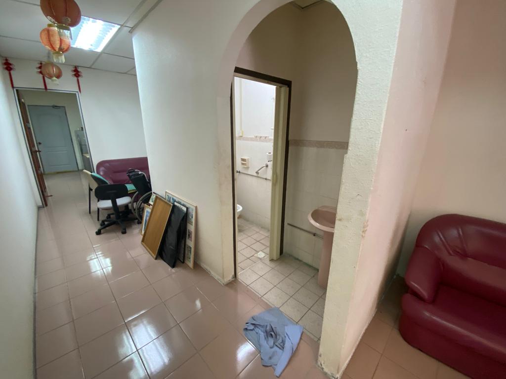 Farlim Fortune Court Facing Main Road Ground Floor - photo 2