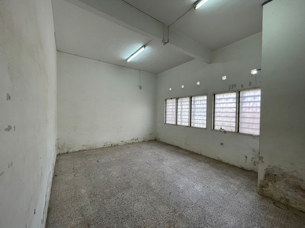 Jalan Irving Georgetown 2 Sty Shop 4000sf - photo 3