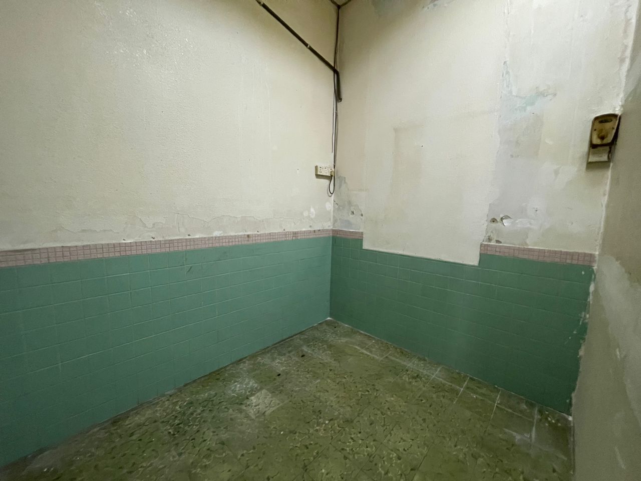 2 Sty Shop Jalan Irving Georgetown 2300sf - photo 2