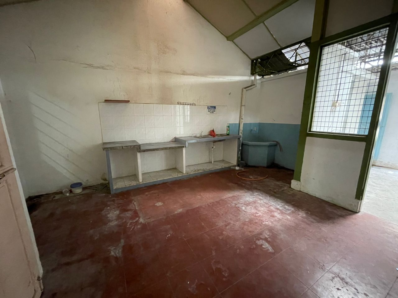 2 Sty Shop Jalan Irving Georgetown 2300sf - photo 5
