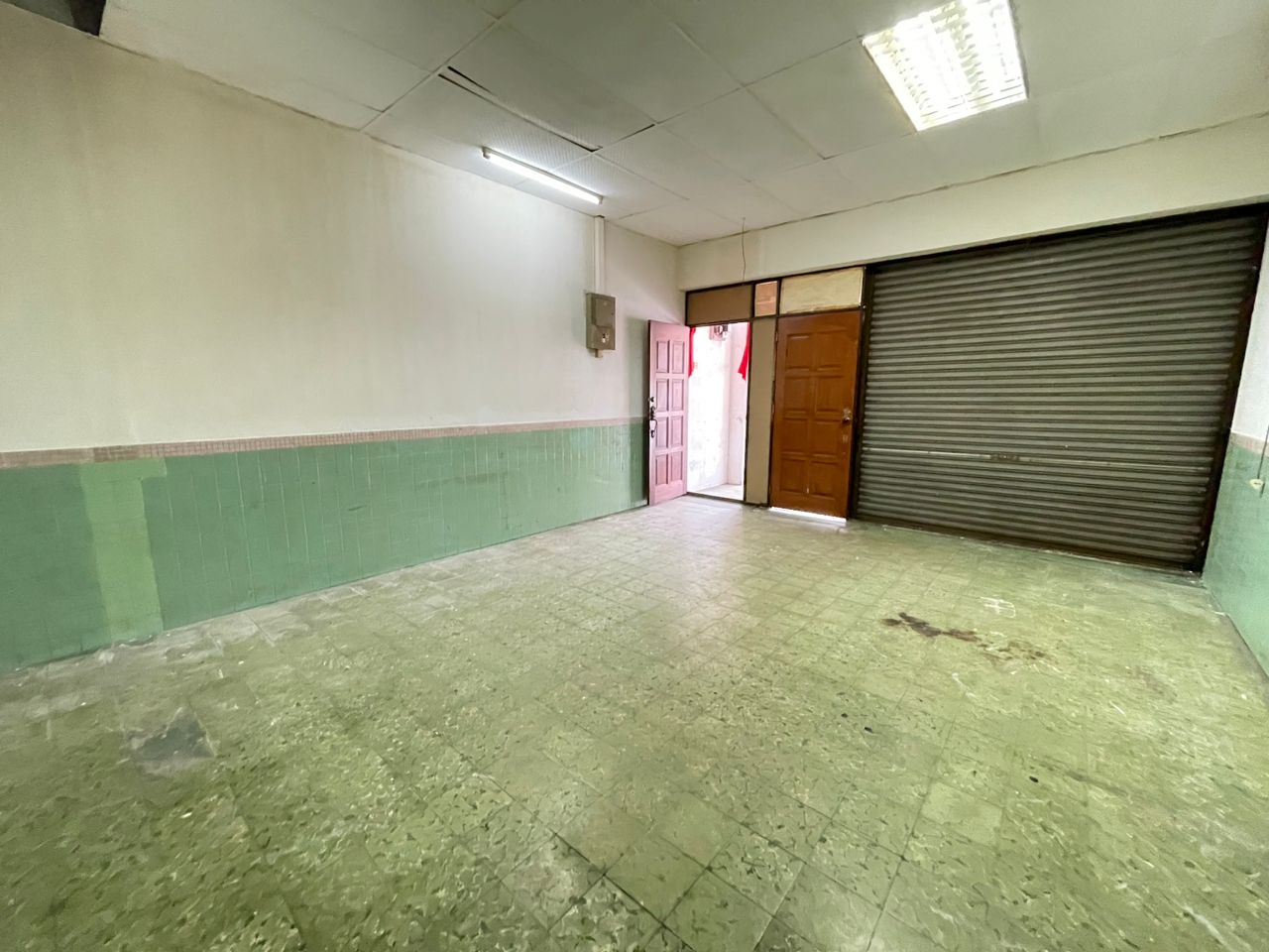 2 Sty Shop Jalan Irving Georgetown 2300sf - photo 6