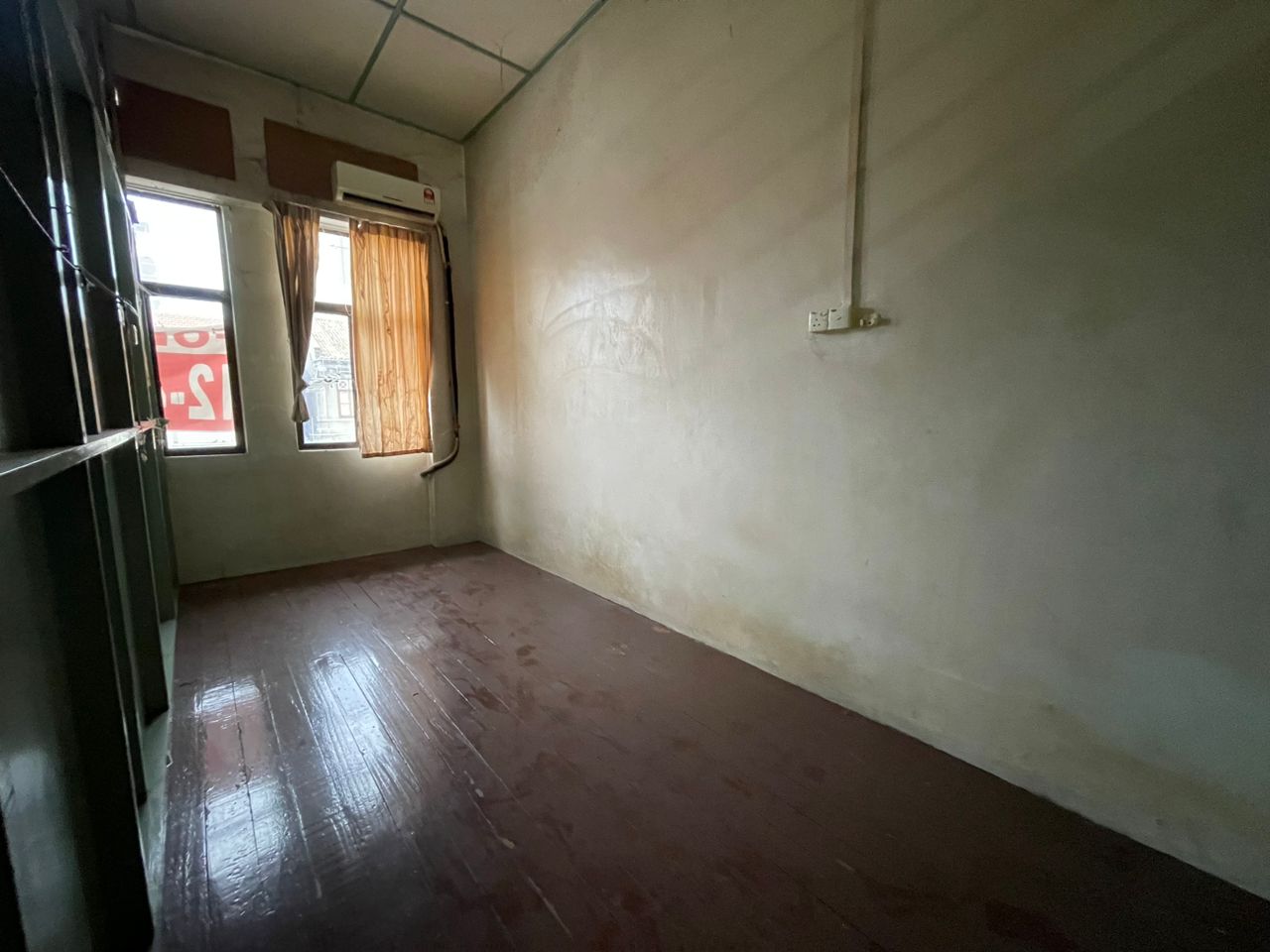 2 Sty Shop Jalan Irving Georgetown 2300sf - photo 8