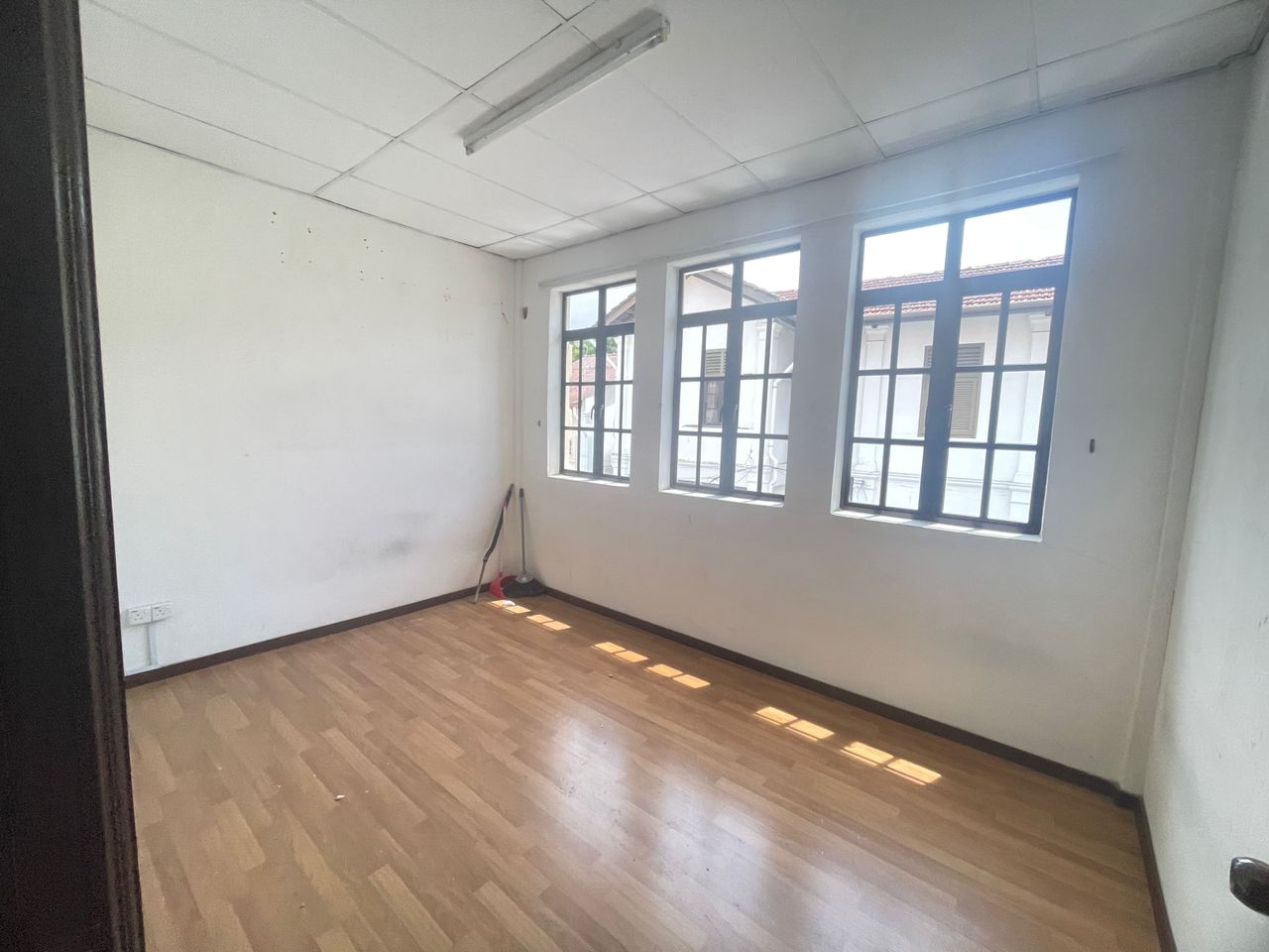 Georgetown 2 Sty Shop, 2000sf Concrete flooring - photo 2