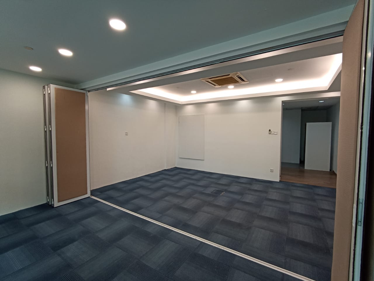 E-gate Office lot Renovate Sea View 1087sf - photo 2