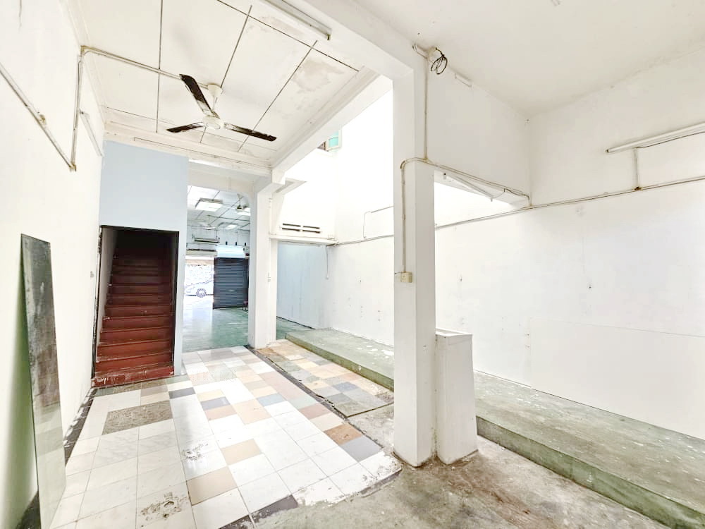 Jalan Ayer Itam 2 Sty Shop Facing Main Road - photo 4