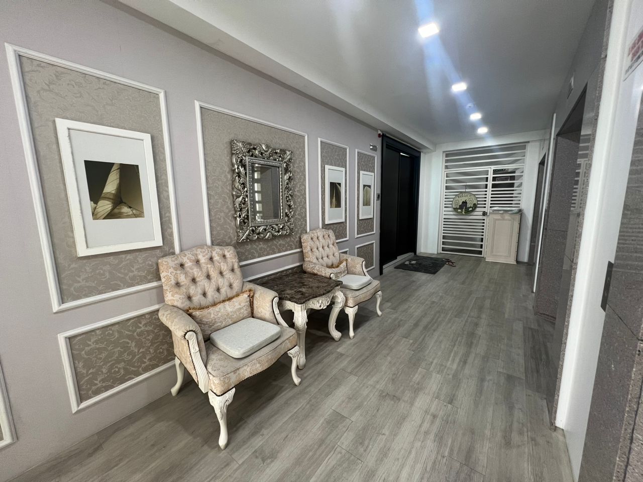 Gurney Paragon 4650sf Sea View Renovated Furnish - photo 4