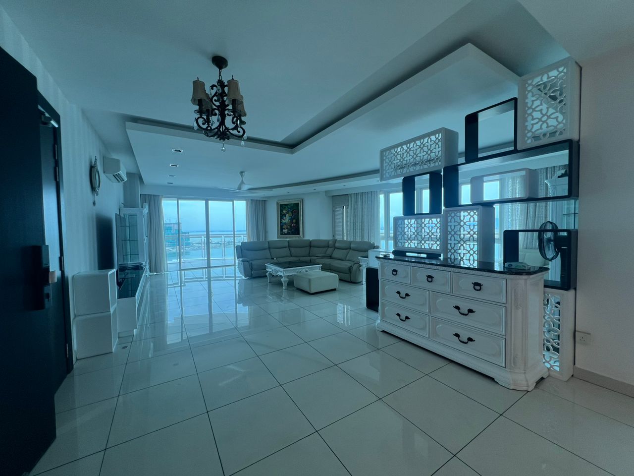Gurney Paragon 4650sf Sea View Renovated Furnish - photo 6