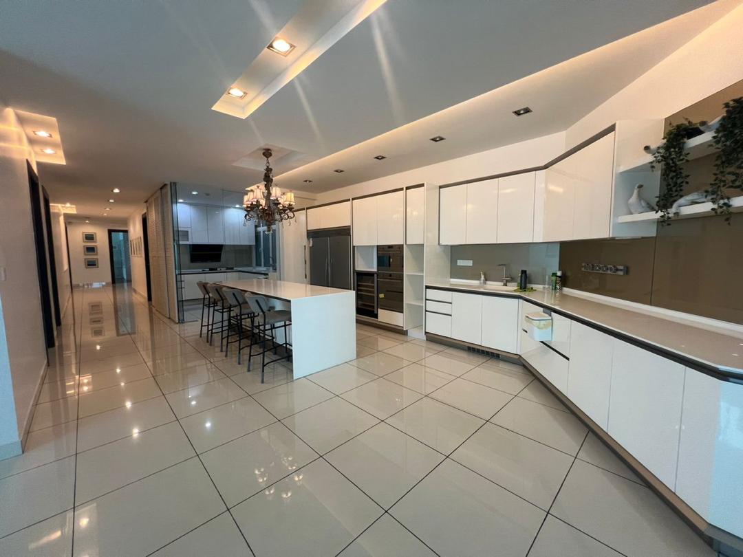 Gurney Paragon 4650sf Sea View Renovated Furnish - photo 9