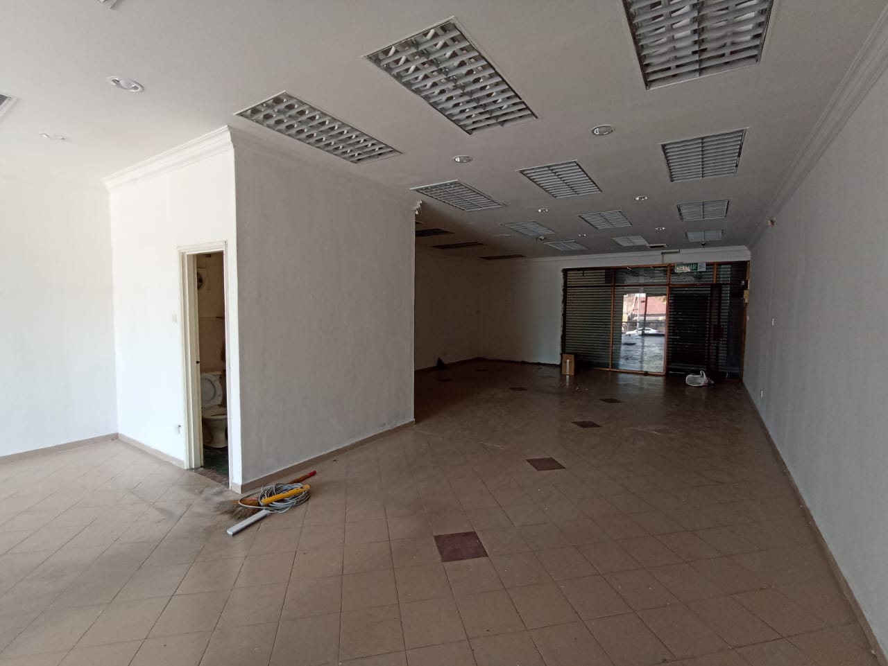 Prima Tanjung Ground Floor Shop Facing Main Road - photo 2
