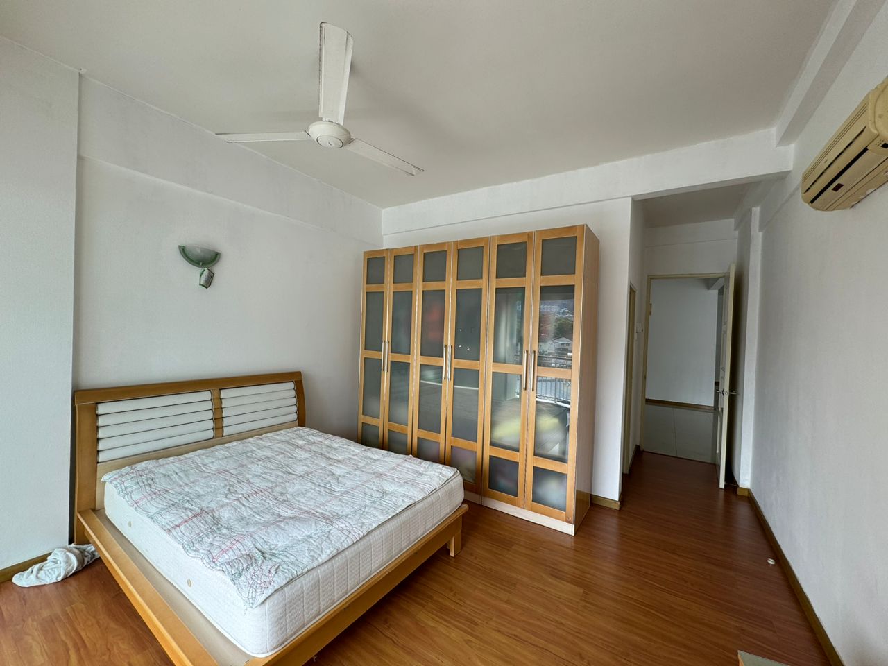 Tanjung Beach Condominium 3160sf, Beachfront - photo 2