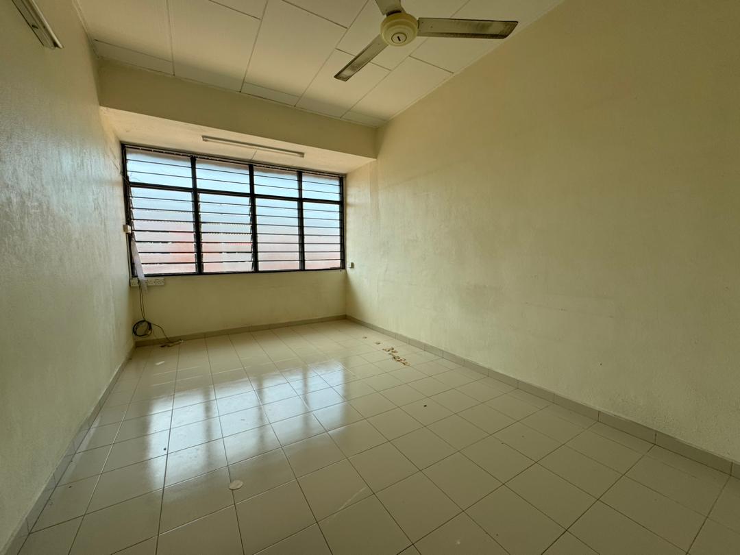 Island Glades Greenlane 2 Storey Semi D - photo 4
