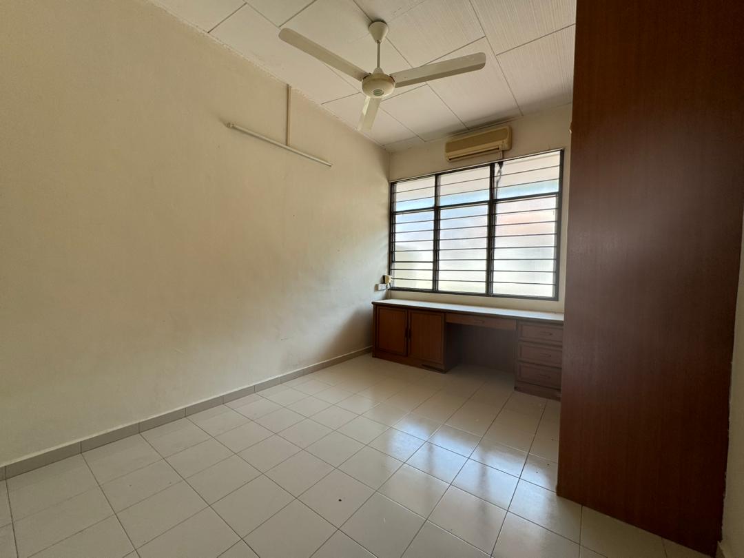 Island Glades Greenlane 2 Storey Semi D - photo 5