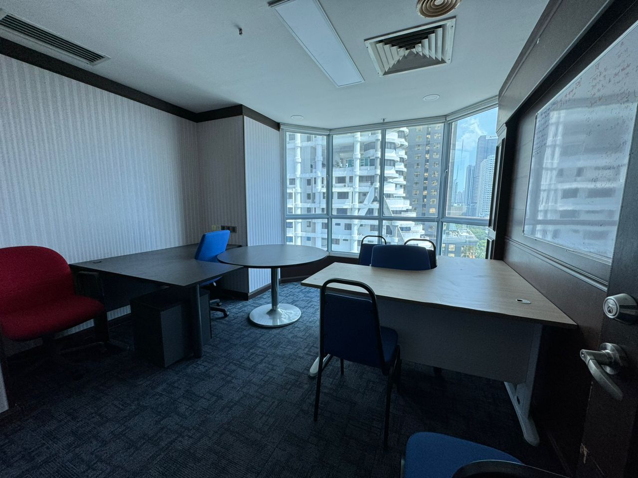 Menara BHL 2200sf Renovated Sea View Office lot - photo 9