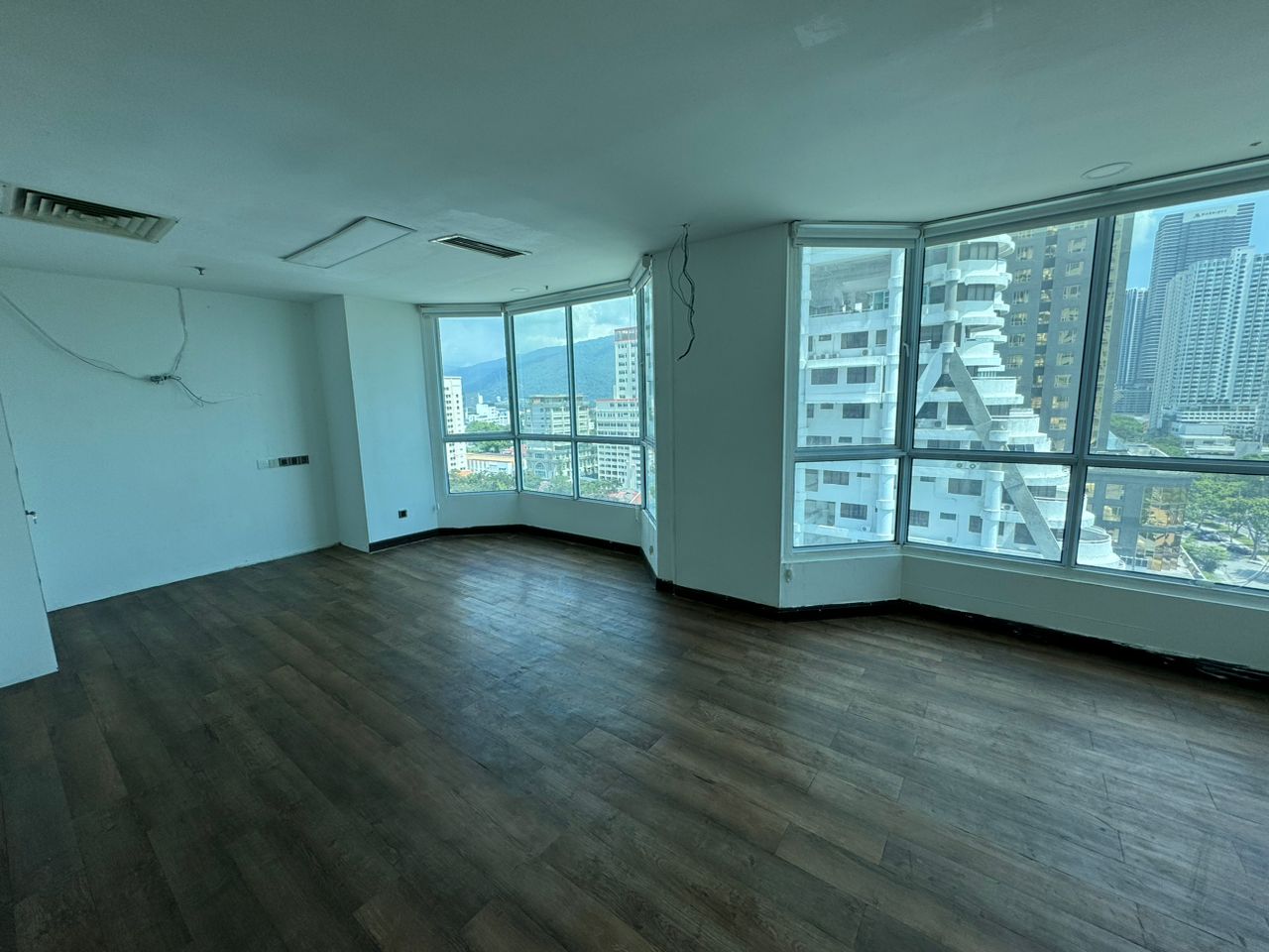 Menara BHL 2200sf Renovated Sea View Office lot - photo 10