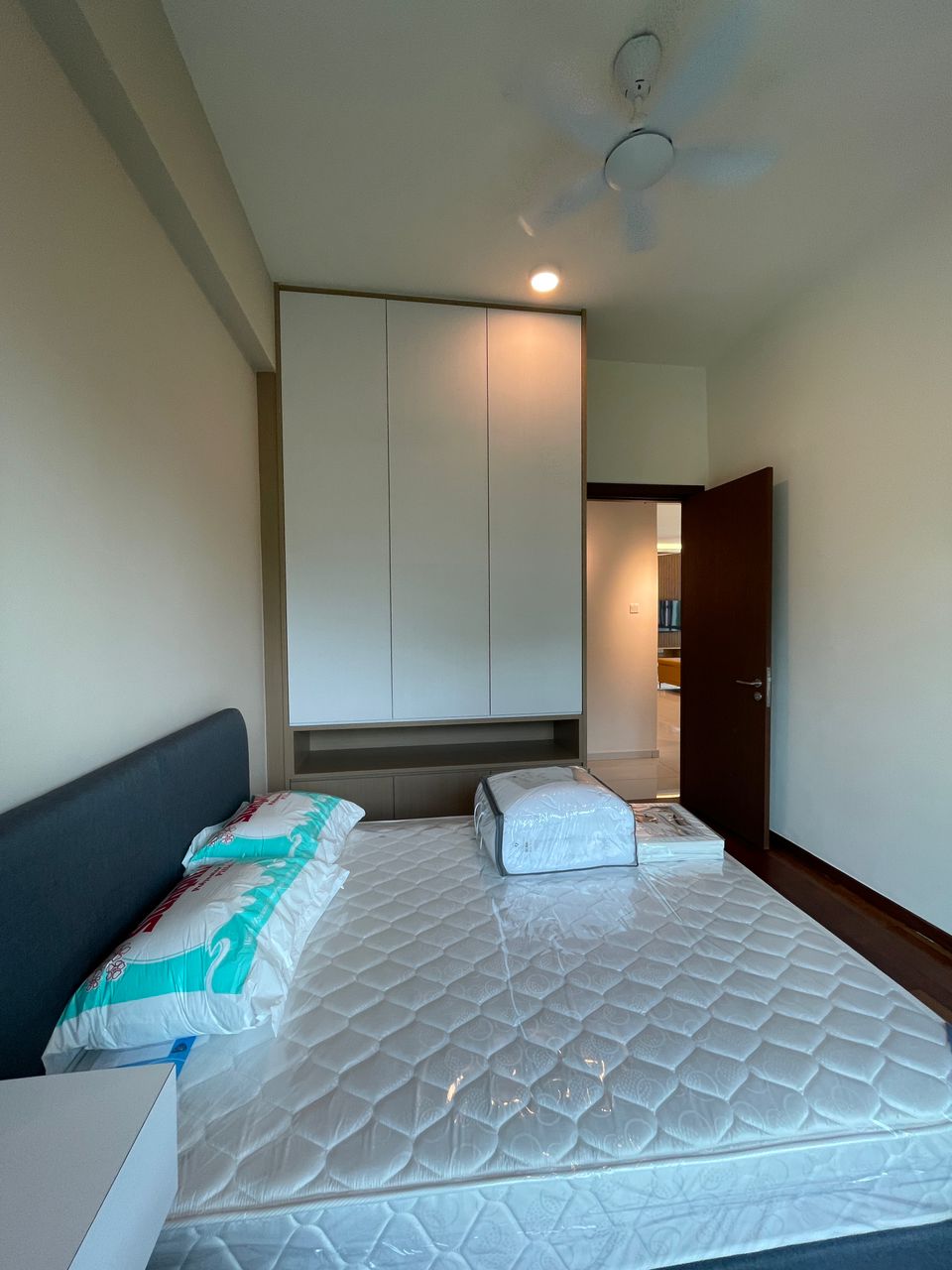 Alila 2 Luxury Condo Move in Condition High Floor - photo 3
