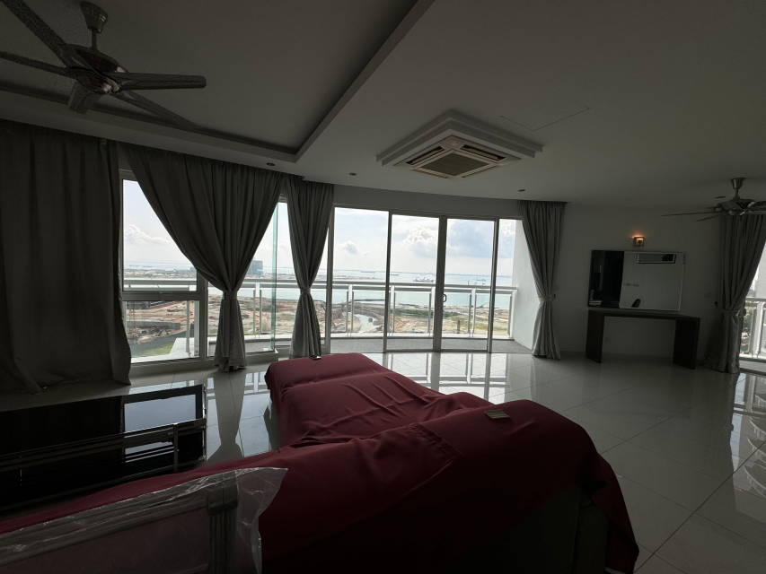 Gurney Paragon West Tower 2810sf - photo 2
