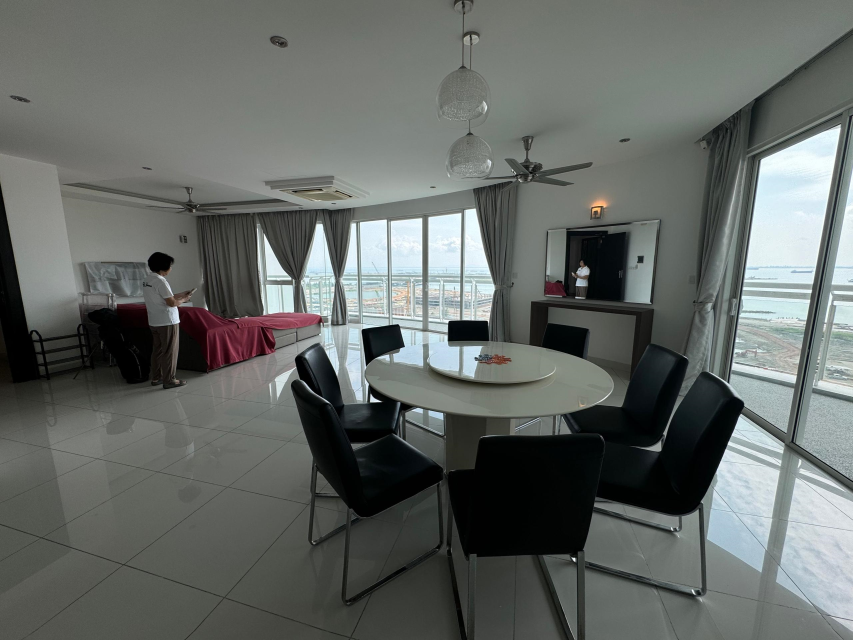 Gurney Paragon West Tower 2810sf - photo 4