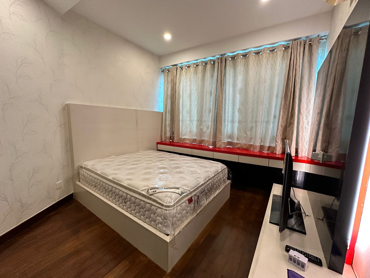 Gurney Paragon 2850sf Sea View Renovated Furnish - photo 2