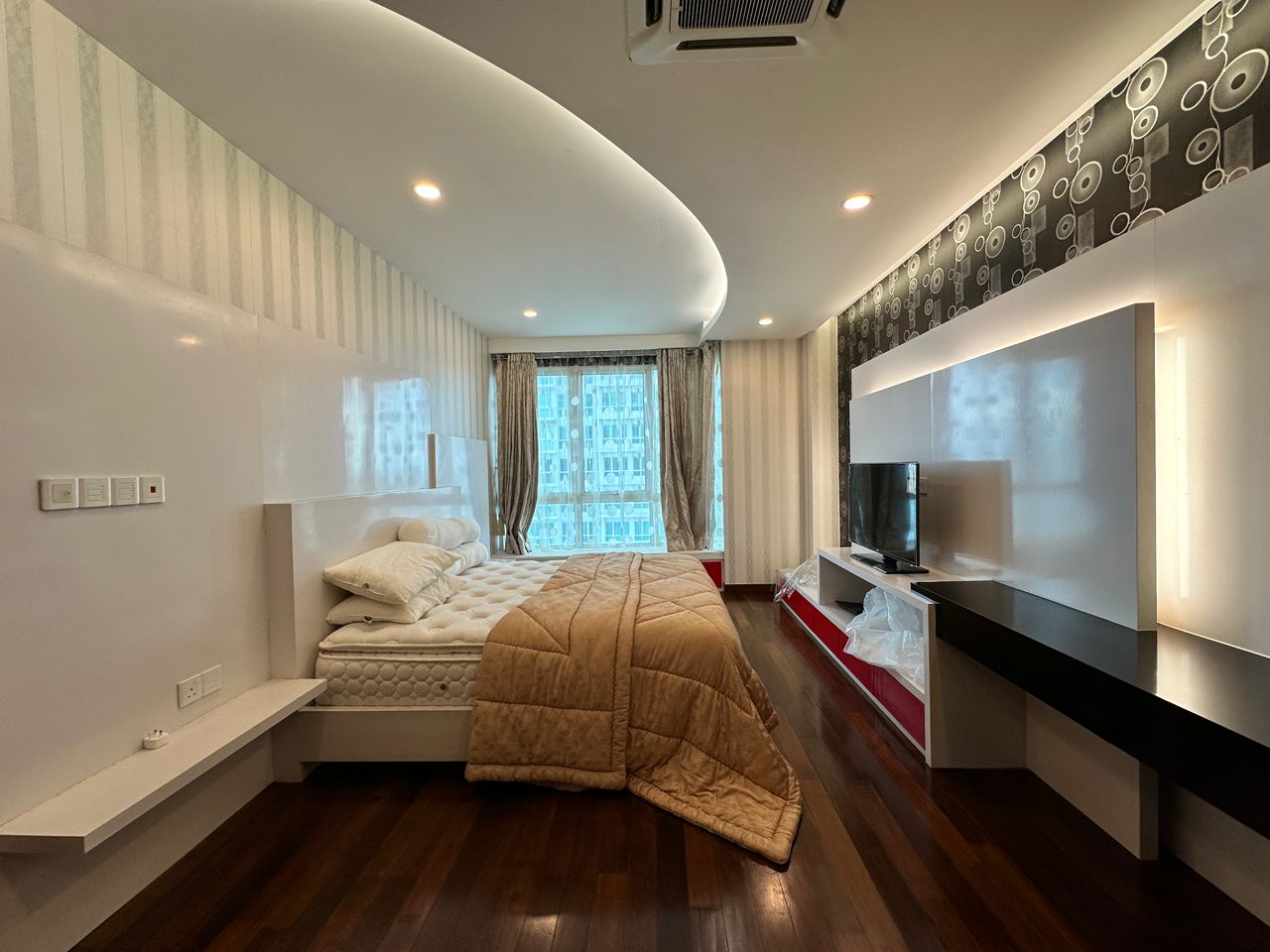 Gurney Paragon 2850sf Sea View Renovated Furnish - photo 3