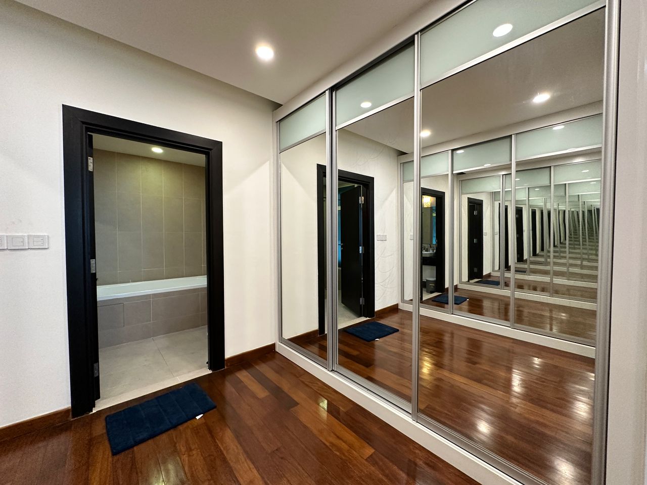 Gurney Paragon 2850sf Sea View Renovated Furnish - photo 4