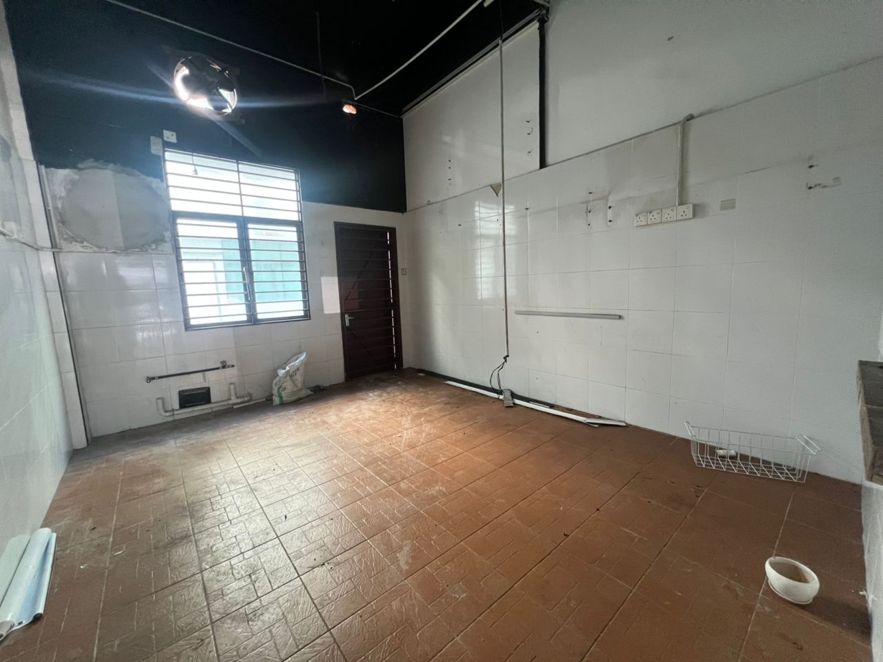 Bay Avenue Ground Floor 1400sf limited unit - photo 5