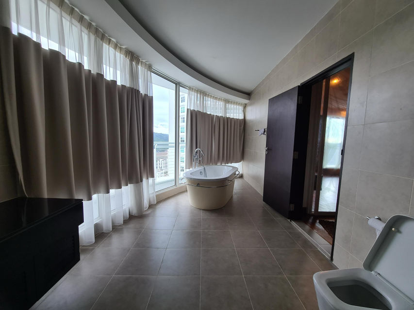 Gurney Paragon 4650sf Sea View Renovated Furnish - photo 10