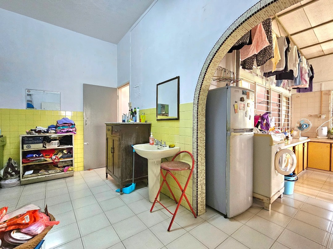 2Sty Semi D Pulau Tikus Air Rajah Ayer Raja 5300sf - photo 2