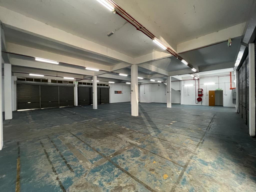 Diamond Valley Factory Warehouse 14000sf - photo 2