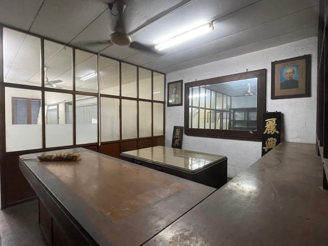 Lebuh Campbell Street Commercial title Shop 8000sf - photo 8
