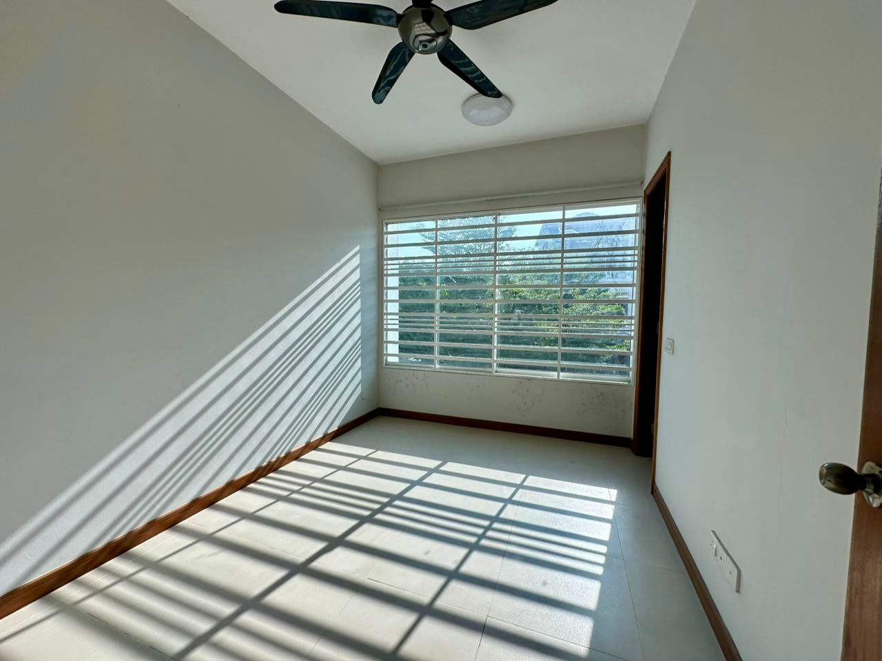 3 Sty Terrace Corner Bukit Dumbar Residence - photo 4
