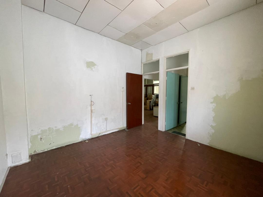 2Sty Semi D Pulau Tikus Air Rajah Ayer Raja 4272sf - photo 2
