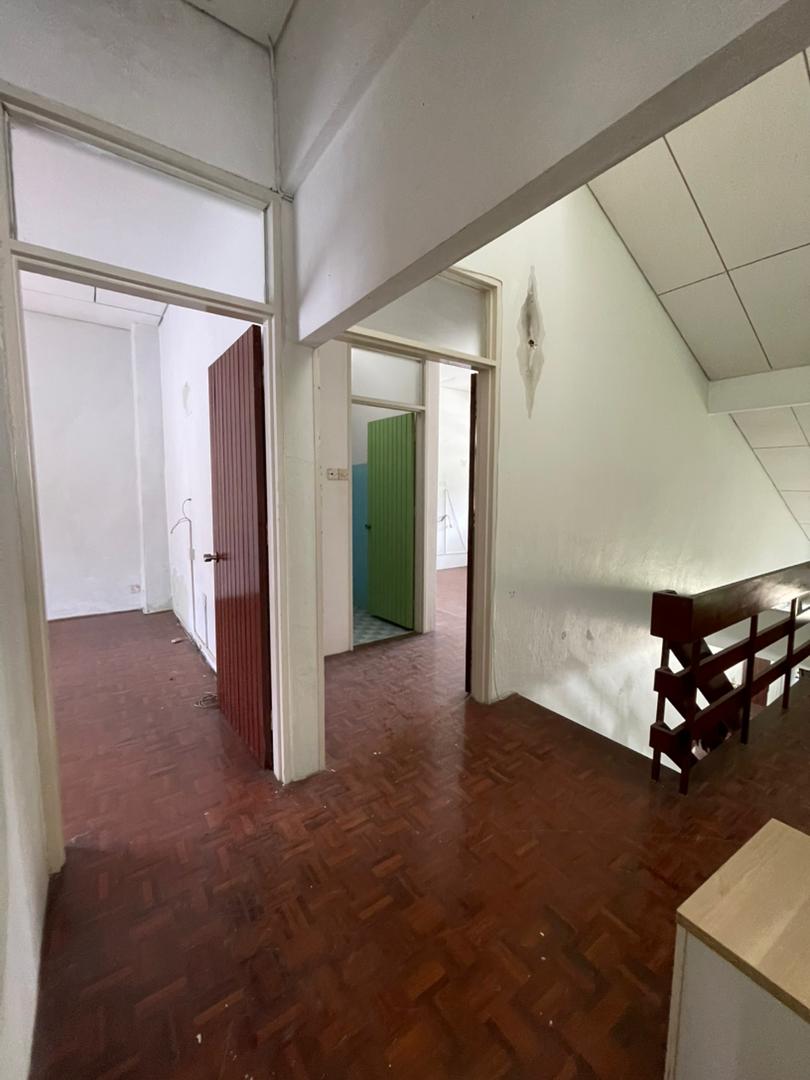 2Sty Semi D Pulau Tikus Air Rajah Ayer Raja 4272sf - photo 7