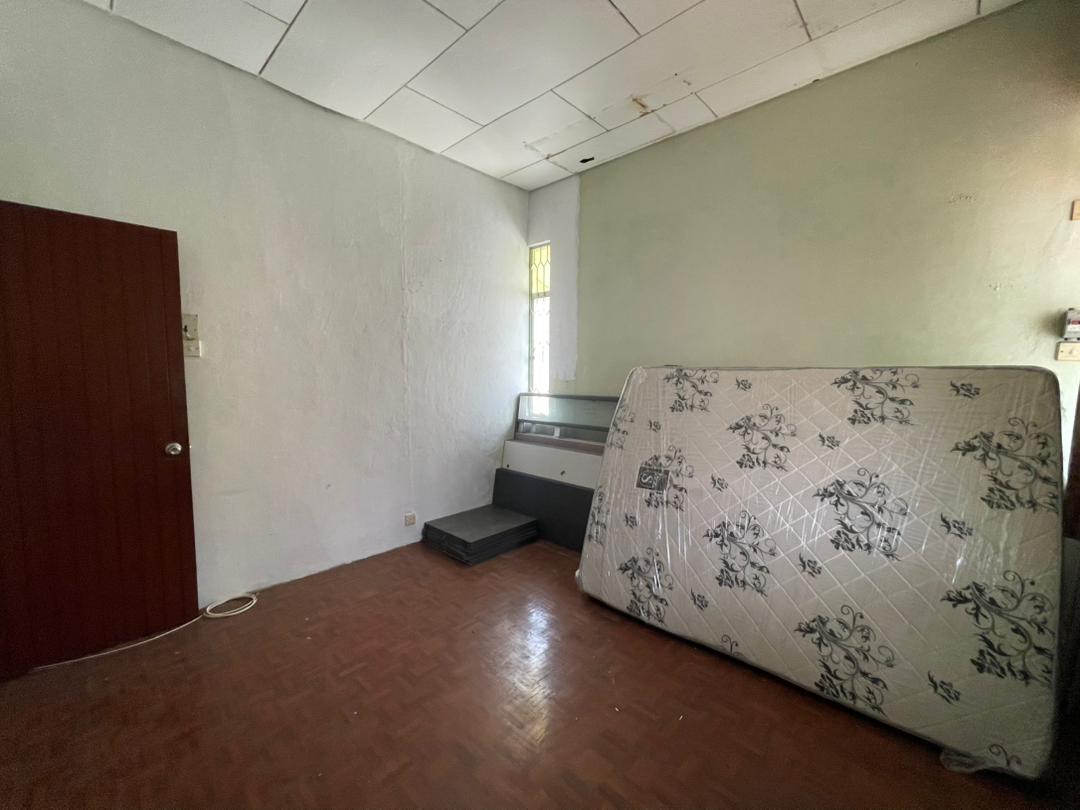 2Sty Semi D Pulau Tikus Air Rajah Ayer Raja 4272sf - photo 9