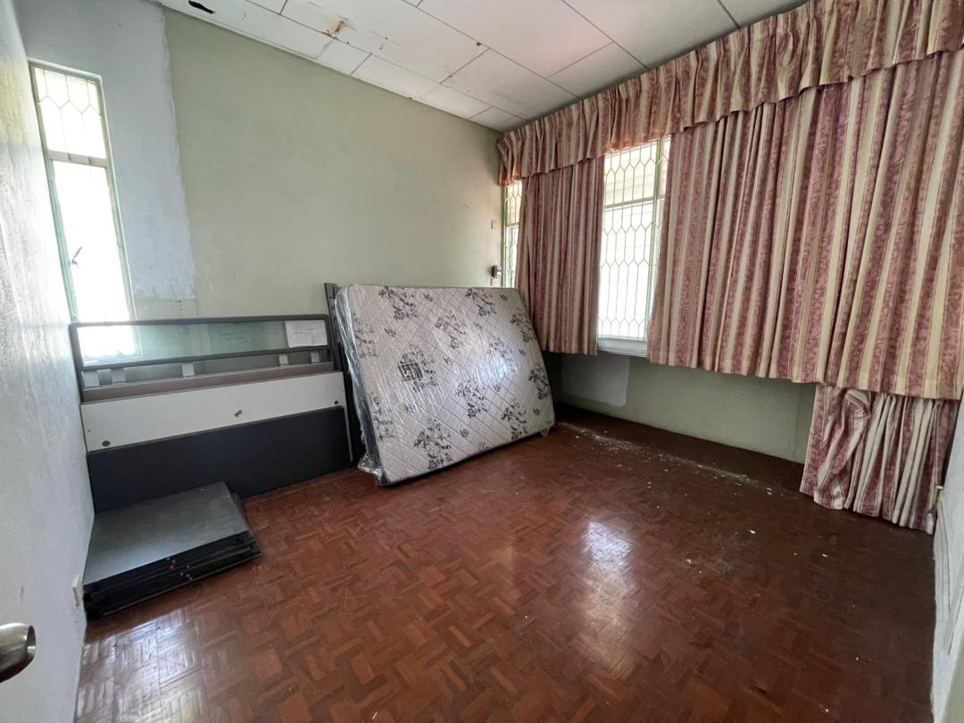 2Sty Semi D Pulau Tikus Air Rajah Ayer Raja 4272sf - photo 11