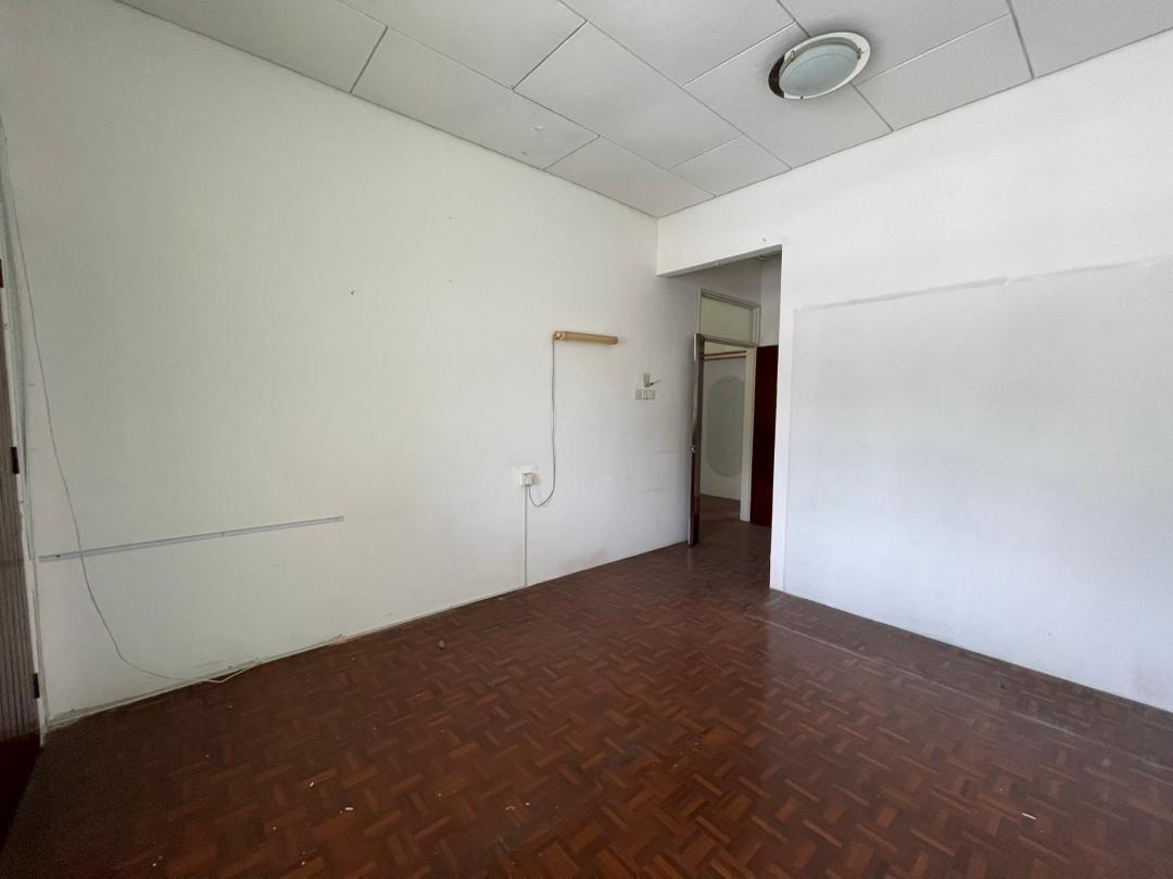 2Sty Semi D Pulau Tikus Air Rajah Ayer Raja 4272sf - photo 12