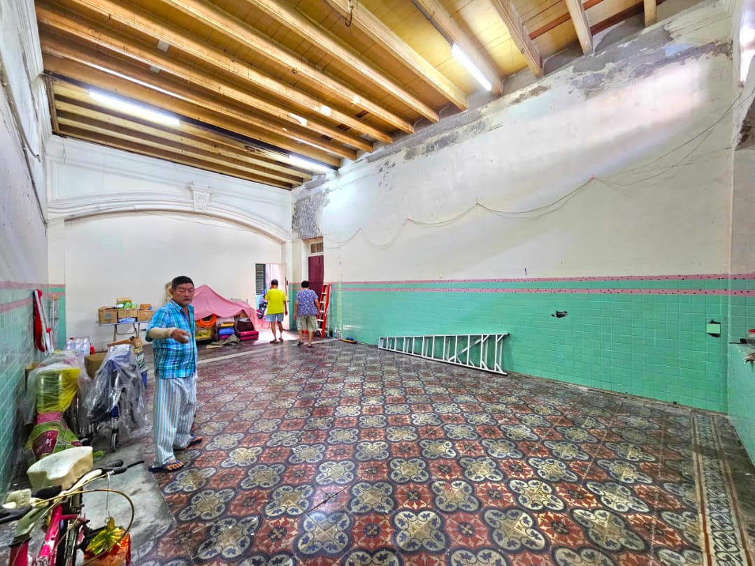 2 Sty Georgetown Prewar Shophouse 4000sf Core Zone - photo 2