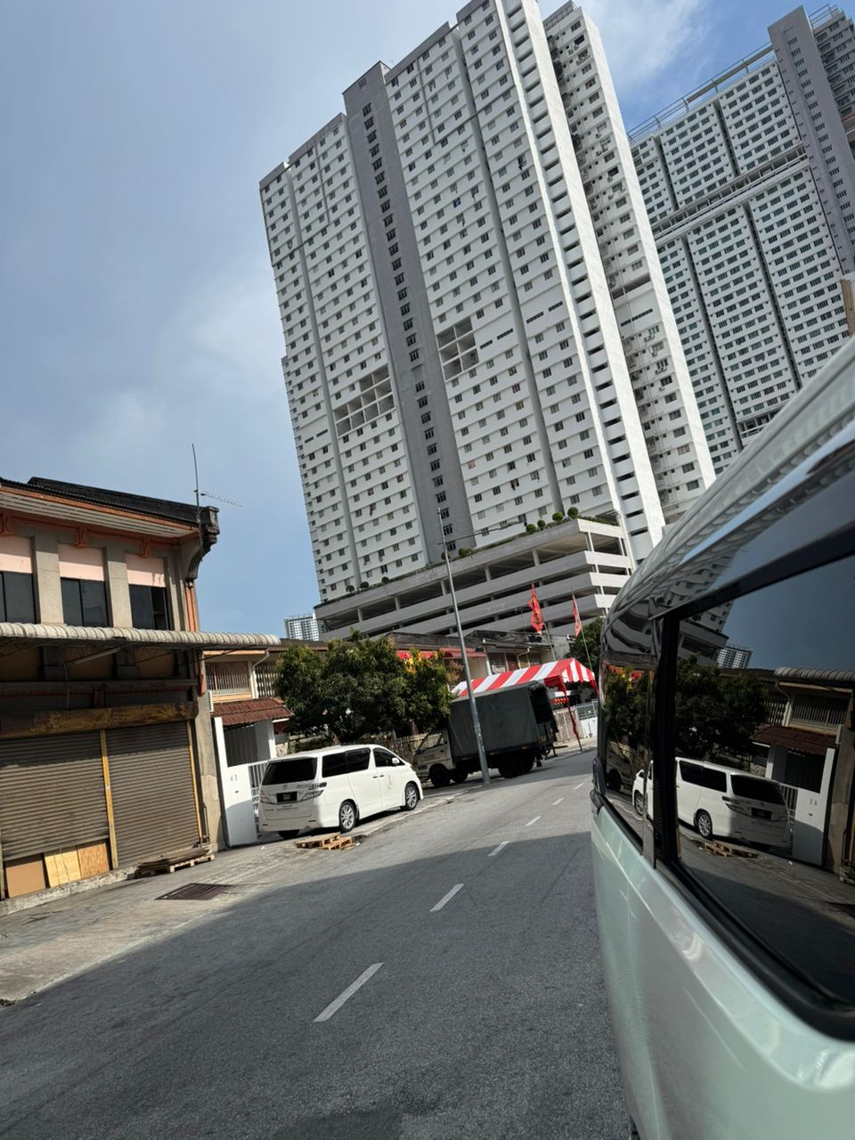 Jalan Kuantan 3 Story Shop with Lift 12000sf - photo 3