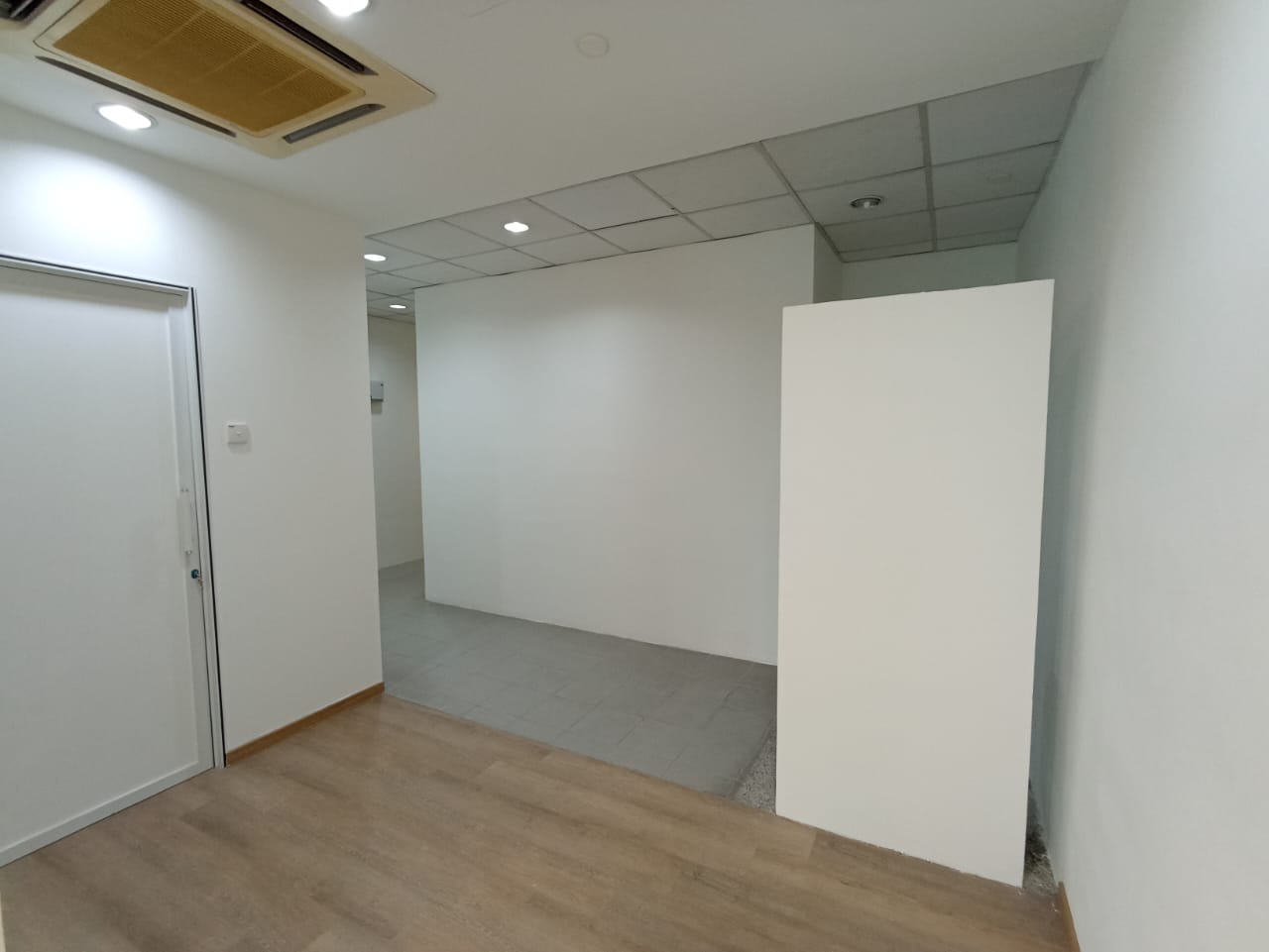 E-gate Office lot Renovate Sea View 1087sf - photo 3