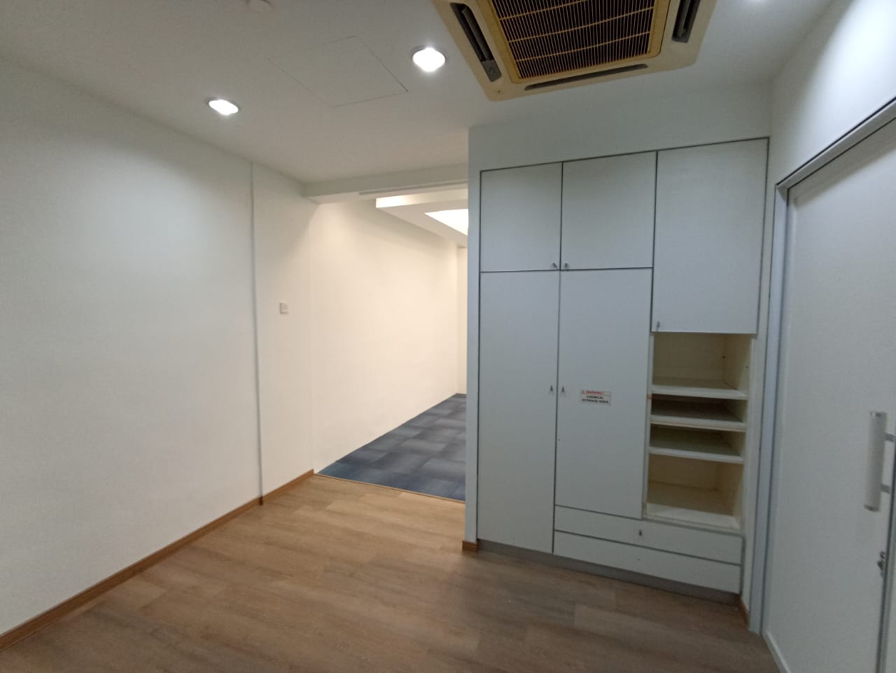 E-gate Office lot Renovate Sea View 1087sf - photo 4
