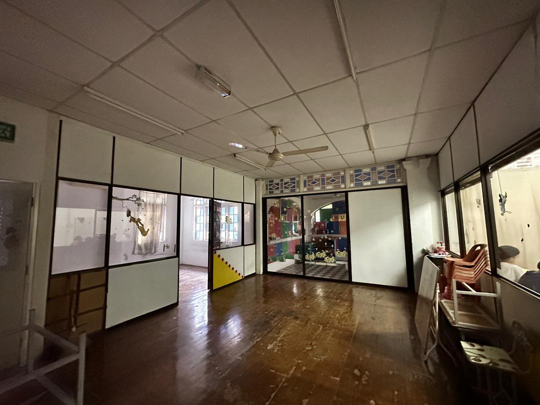 Greenlane 2Sty Bungalow 12150sf Office Showroom - photo 5