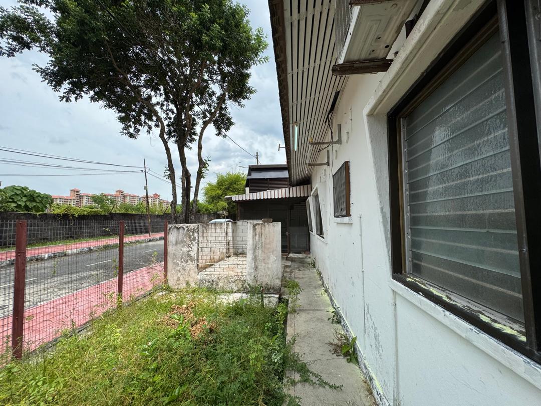 1 Sty Semi D Corner Chee Seng Garden Tanjung Bunga - photo 12