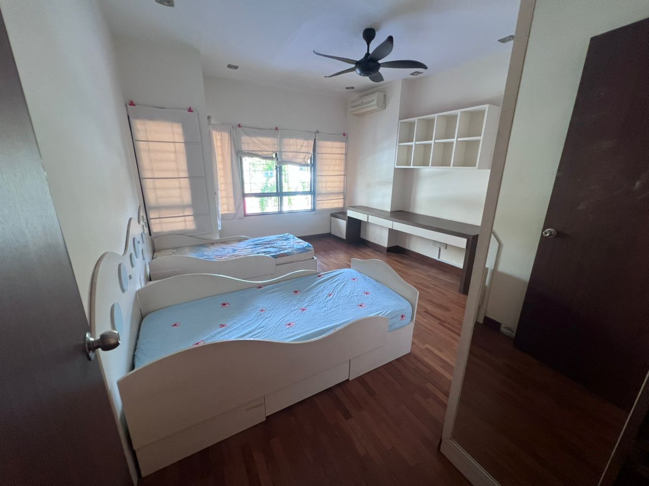 Slim Villa 3 Sty Terrace Jelutong 3123sf Renovated - photo 5