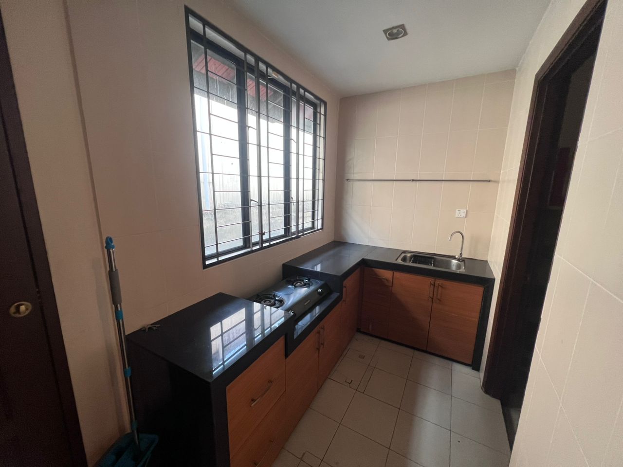 Slim Villa 3 Sty Terrace Jelutong 3123sf Renovated - photo 2